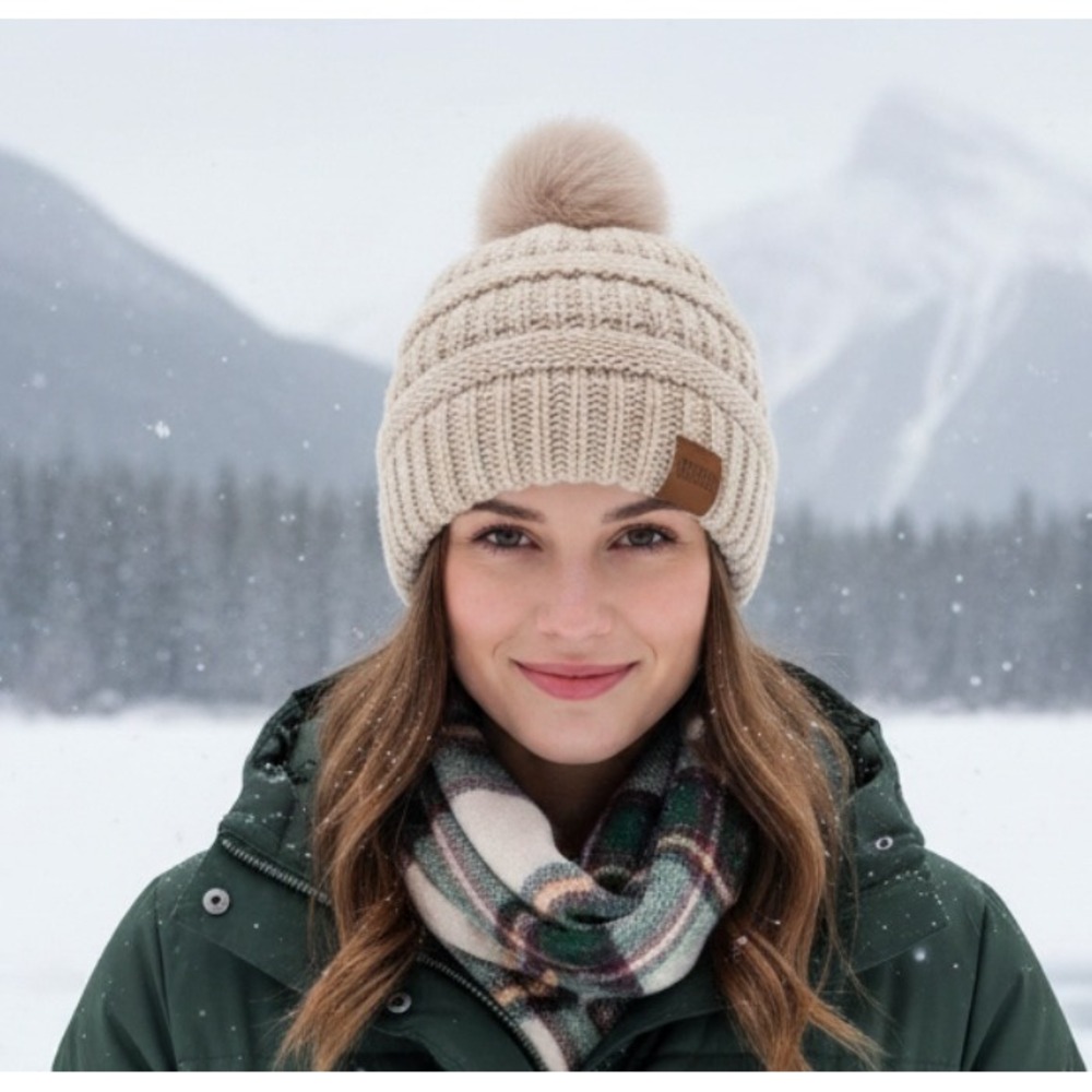 Winter Cozy‎ Warm Pom Pom Ivory Beanie Hat Knit Fleece Lined Slouchy Skiing NWT - Picture 2 of 7